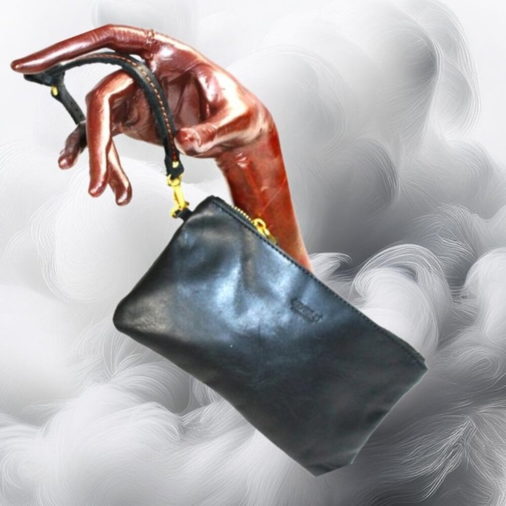 Old Trend Modern Vintage Black Leather Wristlet